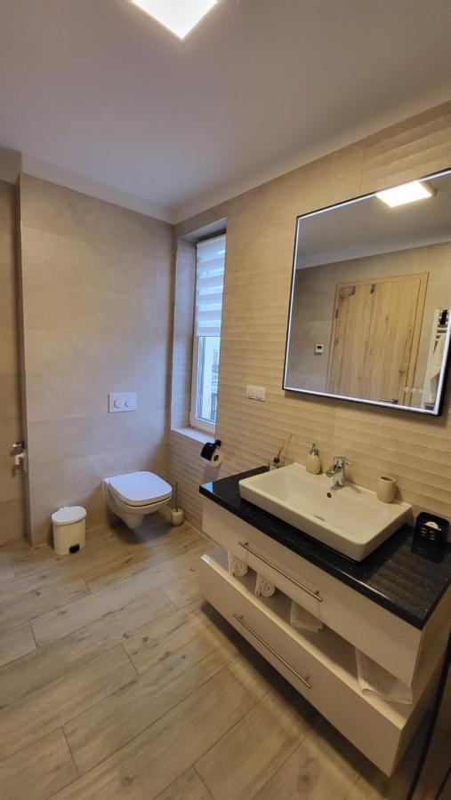 Luxury Panorama Apartament,coresi 公寓 *